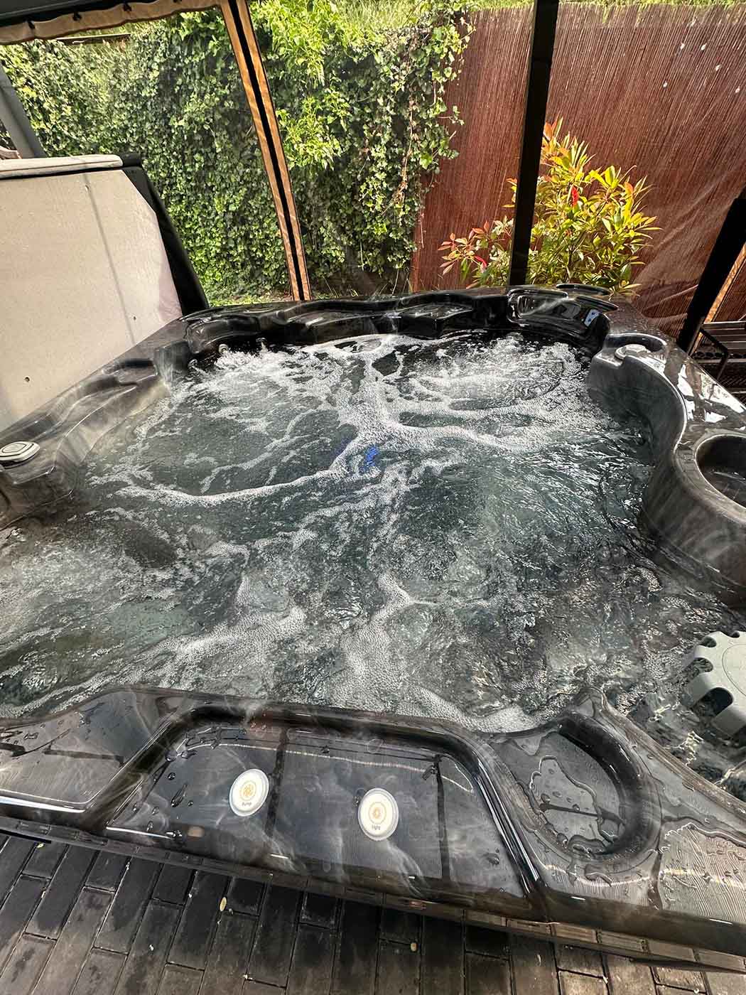Jacuzzi z ciepłą, bąbelkującą wodą